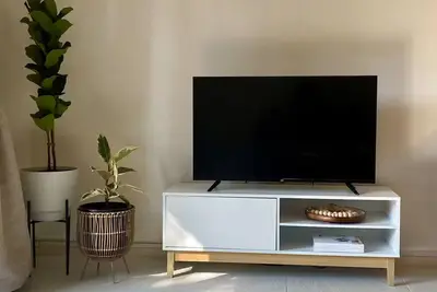 Image de Long stay - townhouse with fully enclosed yard. Close to Surfers shops