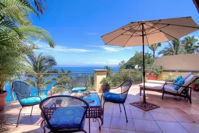 Image de Spectacular Ocean Views, Conchas Chinas at Los Muertos Beach