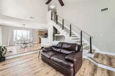 Image de Relaxing Retreat Near Airport-Hot Tub-Fire Pit