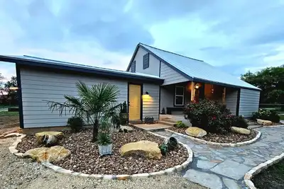 Image de Peaceful Farm Stay • Fire Pit • Pet-Friendly • Room to Gather