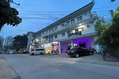 Image de Convenience at You Doorstep Centrally Located Home with Easy Access to Amenities