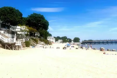 Image de Charming Century-Old  Beach House – Perfect for Families & Travelers!