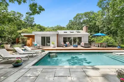 Image de Summer oasis with heated pool in Northwest Harbor, East Hampton.