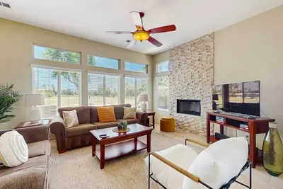 Image de Desert Vibes, Festival Nights, and Poolside Delights! Close to Coachella