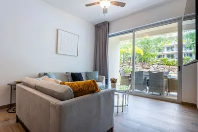 Image de Family-friendly coastal condo with pool, private patio, playground and WiFi