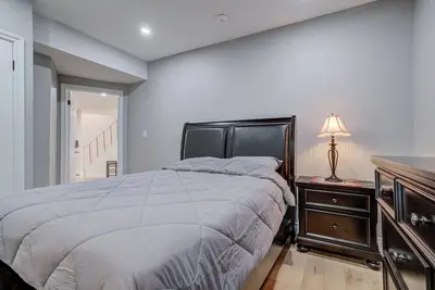 Image de Charming 2-bedroom house basement apartment with Ac in Hamilton