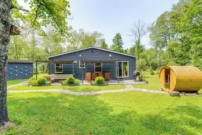 Image de Family Home w/ Outdoor Oasis in Hudson Valley