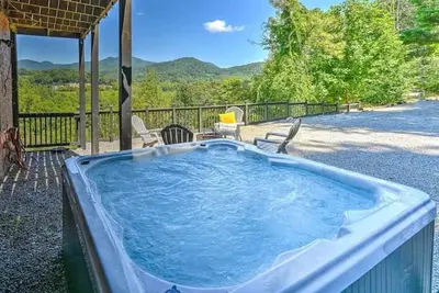 Image de Mountain Views I Covered Deck w/ Hot Tub-Sleeps 11