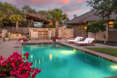 Image de Luxury Hilltop Estate | 15 Beds | Pool, Spa, Sauna, Fire Pit, Pool Table | 15 Mins to Dt Austin