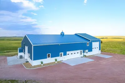 Image de Black Hills Barndo-Hot Tub & Massage Chair