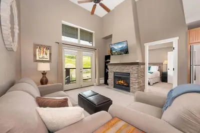 Image de Cozy Condo: Ski In/Out with Slopeside Views at Base Camp One