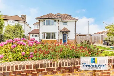 Image de Bournecoast: Family home with garden, patio, summer house and parking - Hb10659