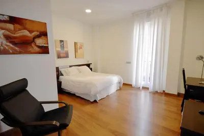 Image de Appartement moderne à Sol-Gran Vía avec balcon