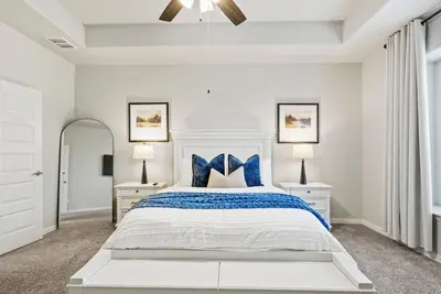 Image de Denton Den | 4br + 10 minutes from Downtown