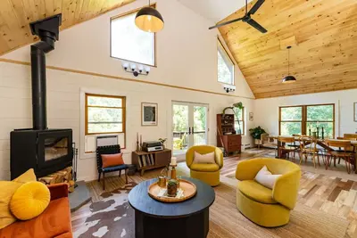 Image de Cozy Log Cabin | Firepit • Stream • O&W Rail Trail