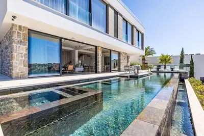 Image de Maison de vacances privée avec bain à remous, climatisation, Wifi, piscine privée, Tv, terrasse