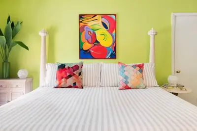 Image de Walk to Acl & Zilker ❤️ King Bed 🐟 Unique Fish Tank Bath ✔️ Patio Grill