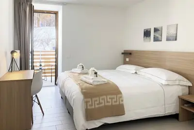 Image de Appartement 2+2 avec terrasse surplombant la ville (203)