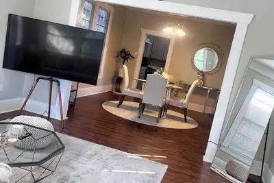 Image de Modern EaDo Bungalow - Mins to Downtown & Stadiums