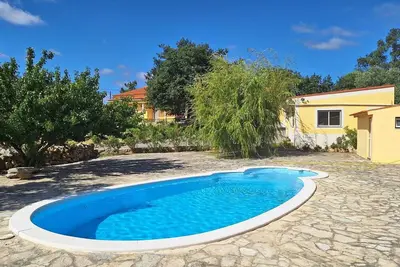 Image de Fully furnished cozy studio in nature 20 minutes from the beach.