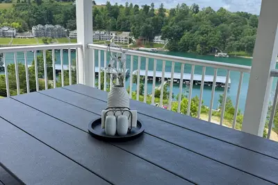 Image de Here comes the Sun! \n4-bedroom villa in enchanting Morley with Ac