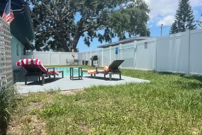 Poolside Heaven Near Clearwater Beach