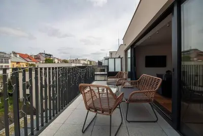 Image de Stay Inn | Penthouse Feel: 3br w/ A/C, Terrace