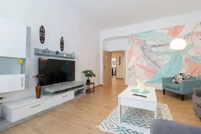 Image de Spacious 90m Apartment | 2br | Near Center and River