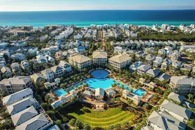 Image de Lagoon Lounge: Stylish Coastal Escape with 3 King Suites, Bunks & Pool