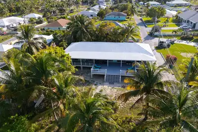 Image de Steps to Beach- Kayaks, Paddleboards, Bikes!