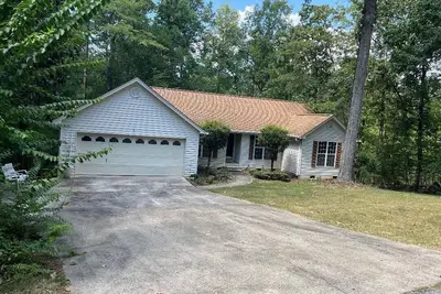 Image de Delightful 3-bedroom, 2 bath home in Savannah Lakes Village--McCormick, Sc