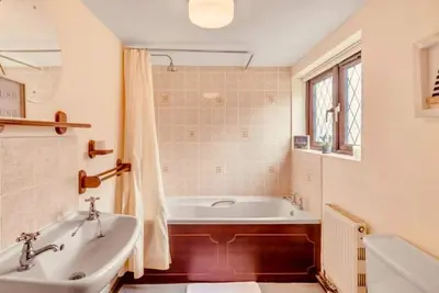 Image de Walnut Tree Cottage-Résidence-Classique-Salle de bain privée-Vue sur la rivière