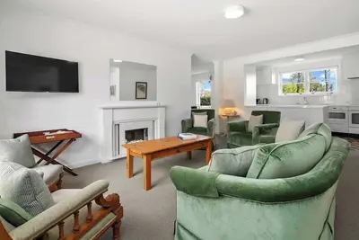 Image de Between City & Hills