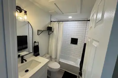 3-bedroom charming Georgetown house 5min walk to everything! !