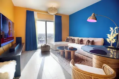 Image de Silk Valley - Luxury 2 Bedrooms with beautiful lake view in Yas Island