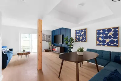 Image de Mcm Condo Near Downtown SoCo Pet Friendly