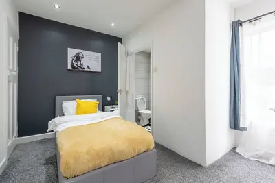 Image de Cozy House and Stylish 3 Bedroom Home In the Heart of Coventry.