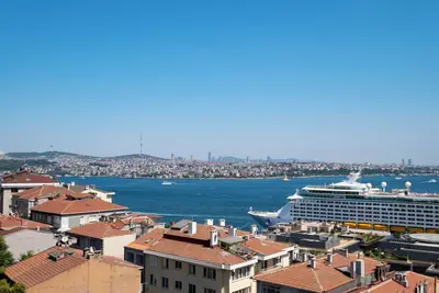 Image de Cozy 1-bedroom apartment with Bosphorus view and 2 beds with Ac