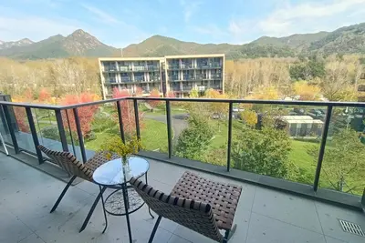 Image de 2-Bedroom Loft - Onsen, creek, playground (2-hour drive from Beijing)