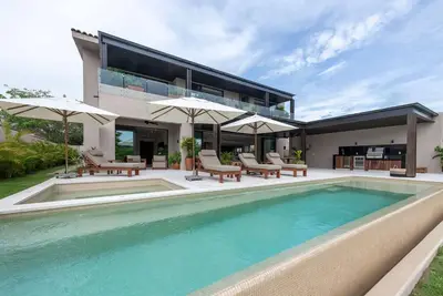 Image de Luxury Villa Amada in Porta Fortuna Staff, Golf Cart, Pool by Mita Residential