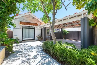 Image de Fusion of 20th century charm & modern convenience!