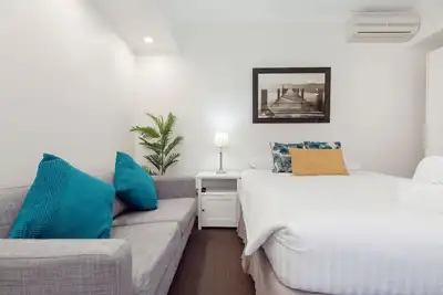 Image de A1 - Stylish, light-filled 2 bed apt. Free Wi-Fi!