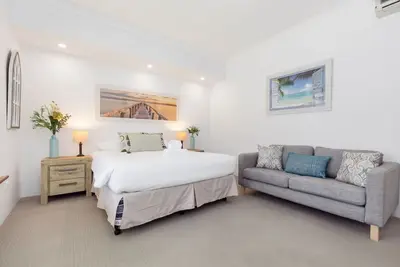 Image de A3 - Modern Apt w/ Free Parking + Private Bathroom