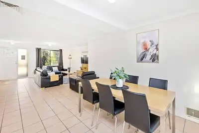 Image de 3br, townhouse in Belmont! 3. 5km to airport.