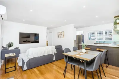 Image de A skip, hop & a jump to Scarborough Beach!