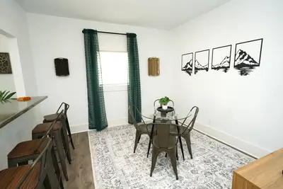 Image de 2 homes- 7br: Gather & Relax