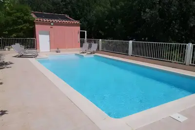 Image de Villa « Piscine Proche Lac Du Salagou » avec piscine privée, terrasse privée et Wi-Fi