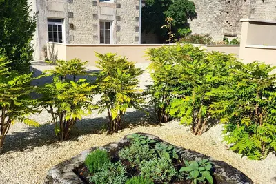 Image de Idyllic and charming 4-bedroom country manor house in peaceful Charente village.