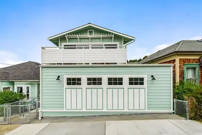 Image de Coach House with Loft