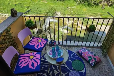 Image de Cozy family home with terraces on the river, surrounded by greenery